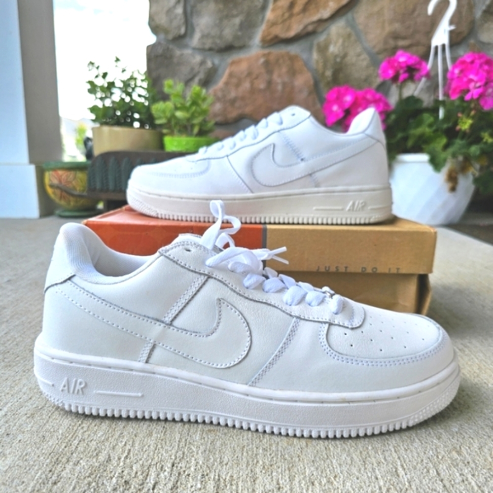 Nike Air Force 1 Low White 2004 Vintage Deadstock OG Box Men 9 AF1 Triple White